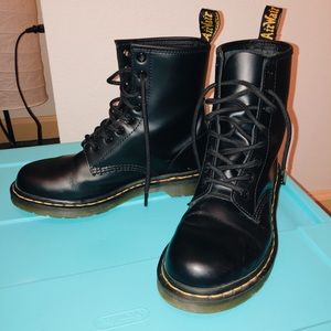 Dr. Martens Women’s 1460 Smooth Black boots